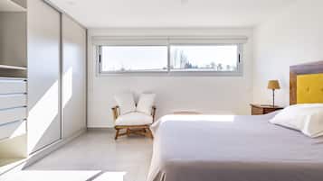 House (08) | 2 bedrooms, hypo-allergenic bedding, individually decorated, desk