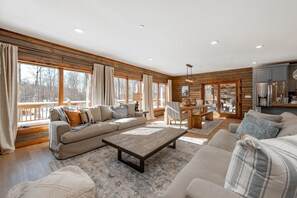 تلفزيون ذكي، مدفأة، كرة قدم الطاولة