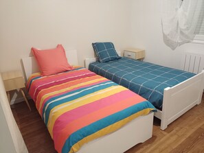 2 bedrooms, iron/ironing board, travel cot, free WiFi