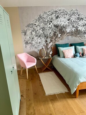 3 Schlafzimmer, Schreibtisch, Bügeleisen/Bügelbrett, Reisekinderbett