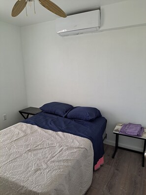 3 bedrooms, free WiFi, bed sheets - Stay in the middle of the City. (Frederiksted)
