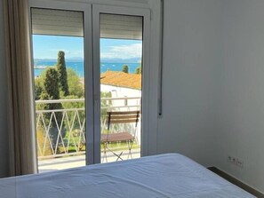 3 habitaciones, tabla de planchar con plancha y internet 