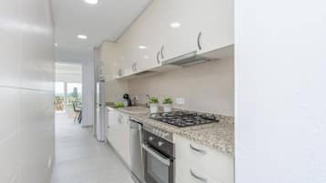 Réfrigérateur, micro-ondes, four, lave-vaisselle