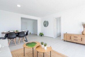 Interior - Flat in front of the sea in the centre of Roses AV-59 (Rosas / Roses)