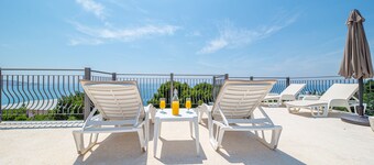 Green Pino Seaview Studios