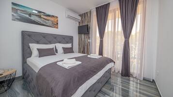 Classic Studio, Sea View | Free WiFi