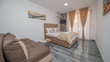 Classic Studio, Sea View | Free WiFi