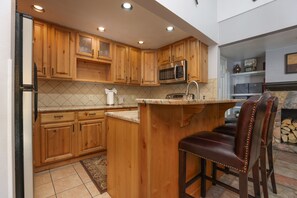 Fridge, microwave, stovetop, dishwasher - Wild Irishman Off-Piste Condo: Great Keystone Getaway (Keystone)