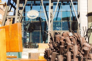 Outdoor dining - Wild Irishman Off-Piste Condo: Great Keystone Getaway (Keystone)