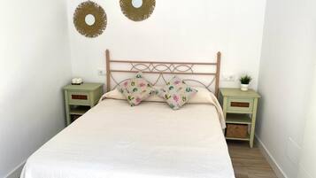 3 habitaciones, tabla de planchar con plancha, wifi y ropa de cama