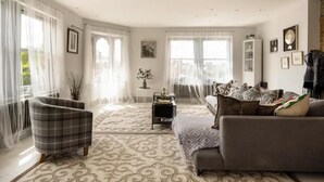 Living area - Amazing 2 Bedroom Penthouse Over two Floors (London)