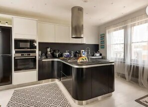 Private kitchen - Amazing 2 Bedroom Penthouse Over two Floors (London)