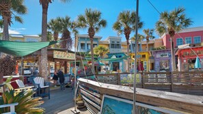 Property grounds - 2 BR w/ Pool and Luxury Amenities + Free Attraction Tickets! (Santa Rosa Beach)