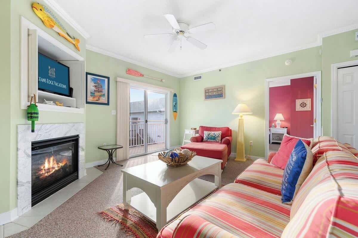 TV, fireplace