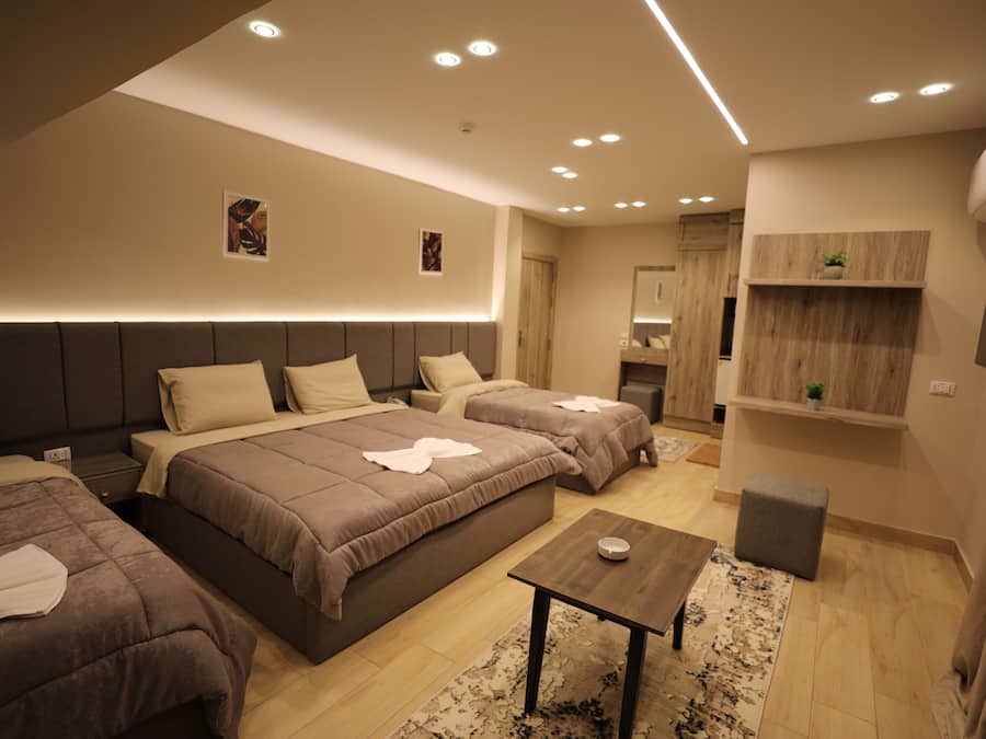 Quadrupla Deluxe | Minibar, una cassaforte in camera, una scrivania, postazione laptop