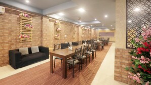 Restaurant - Hotel Lemon Suites & Banquet Noida Sector 62 (Noida)
