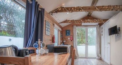The Lodge - 1 Bedroom - Freshwest Beach Retreat