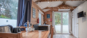 The Lodge - 1 Bedroom - Freshwest Beach Retreat