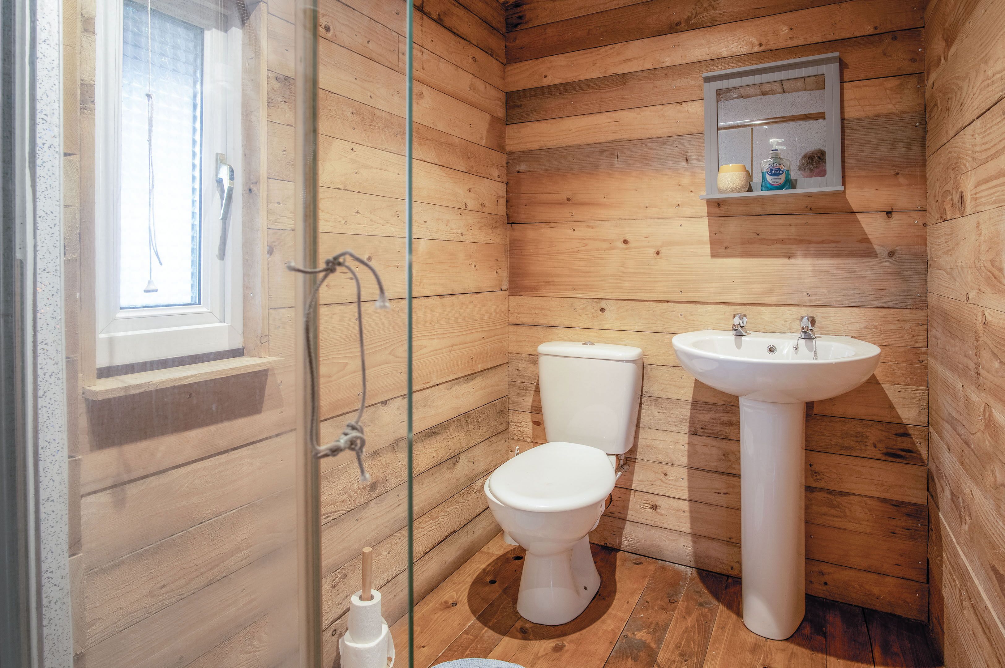 Apartment (1 Bedroom) | Bathroom