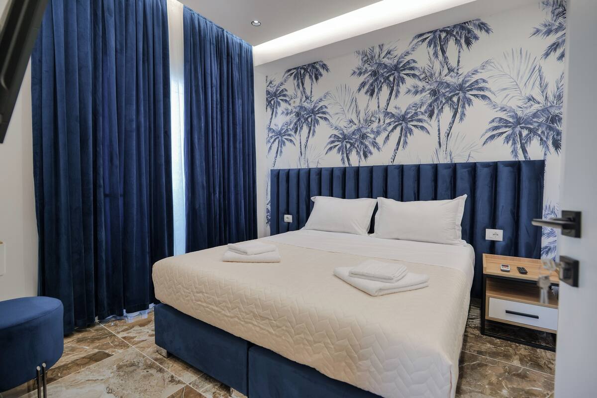 Ropa de cama hipoalergénica, escritorio, sistema de insonorización