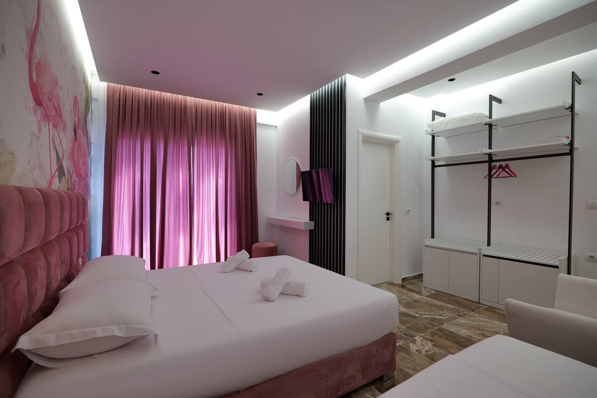 Habitación cuádruple Deluxe | Ropa de cama hipoalergénica, escritorio, sistema de insonorización