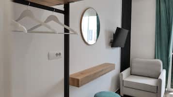 Hypo-allergenic bedding, desk, soundproofing, free WiFi