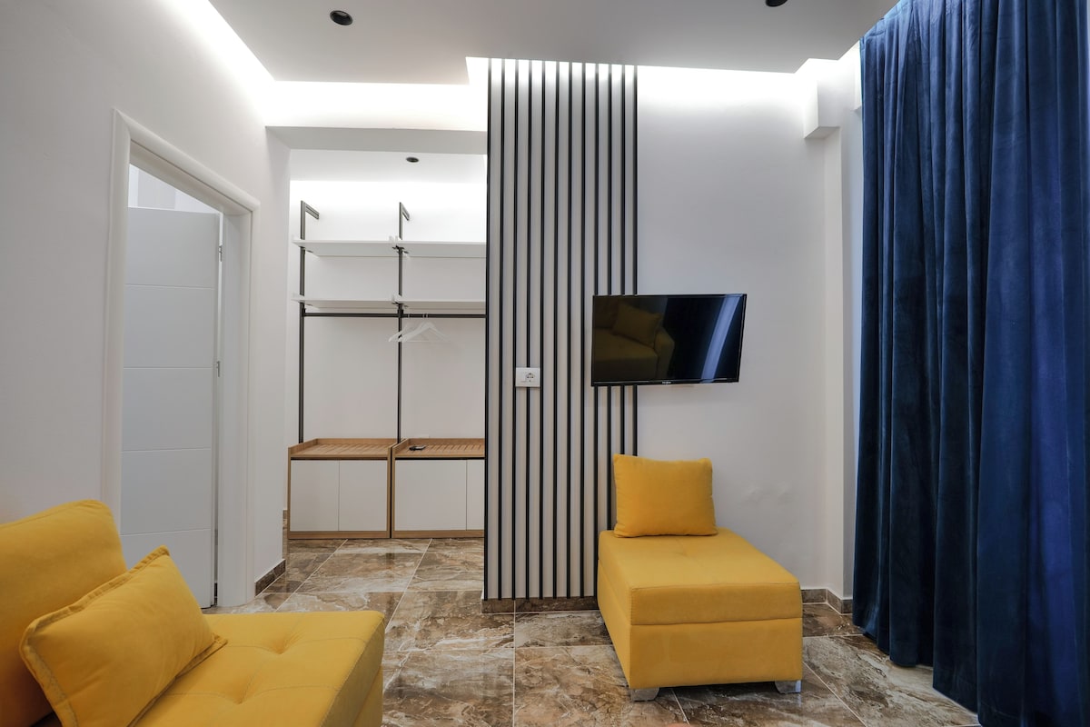 Oppholdsområde | En 32-tommers plasma-TV med Parabol-TV