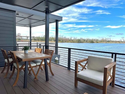 Saltwater @ The Cove Riverwalk Villas