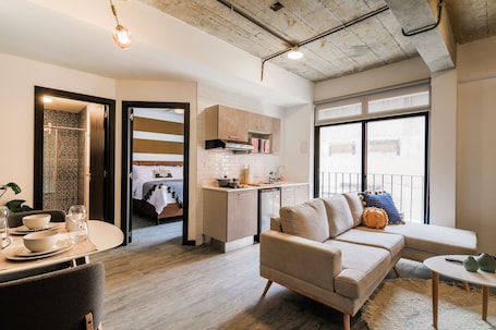 3 bedrooms, Egyptian cotton sheets, premium bedding, down comforters