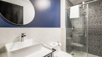 Deluxe Apartment, 1 Bedroom | Bathroom | Shower, hair dryer, towels, soap