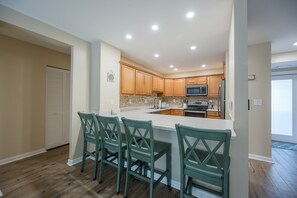 Fridge, microwave, oven, stovetop - Paradise on the Beach (Key West)