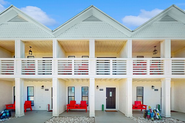 Exterior - Coastal getaway steps from the bay with patio, balcony, smart TVs, & W/D (Port St. Joe)