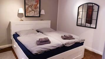 2 bedrooms, desk, free WiFi, bed sheets