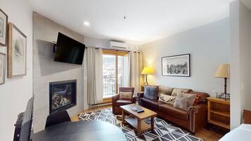 Télévision, cheminée