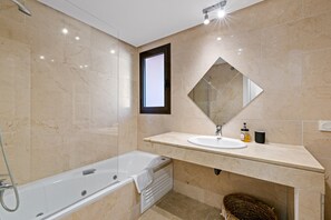 Douche, serviettes fournies