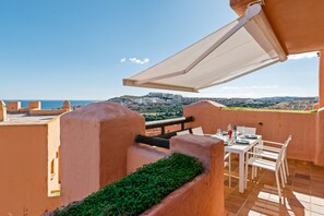 屋外ダイニングエリア