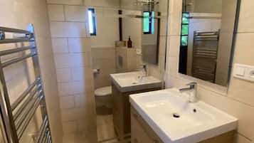 Articles de toilette gratuits, sĂšche-cheveux, peignoirs