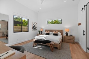4 bedrooms, desk, iron/ironing board, free WiFi