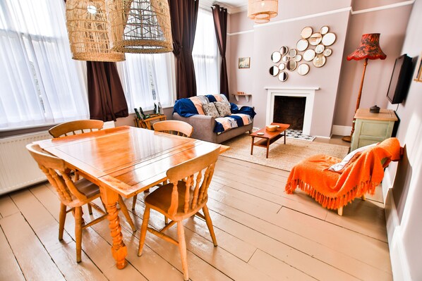 Apartment | Living area - Boutique Apartment on Kings Road (St Leonards-On-Sea)