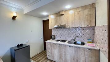 Appartement Deluxe | Cuisine privée | Réfrigérateur, micro-ondes (sur demande), grille-pain, blender