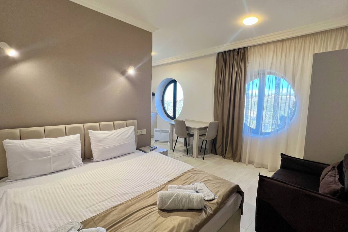 Estúdio luxo, 1 cama Queen | Roupas de cama de algodão egípcio, roupas de cama premium