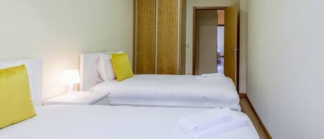 5 makuuhuonetta, silitysrauta/-lauta, Wi-Fi, vuodevaatteet