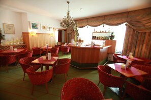 Dining - Genießen Sie die Freiheit der Ferienwohnung Gepaart mit dem Komfort vom 4-hotel (Gemeinde Imst)