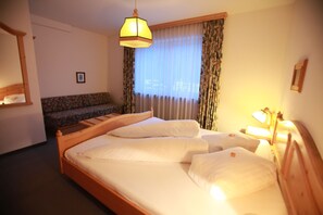 1 bedroom, in-room safe, desk, iron/ironing board - Genießen Sie die Freiheit der Ferienwohnung Gepaart mit dem Komfort vom 4-hotel (Gemeinde Imst)