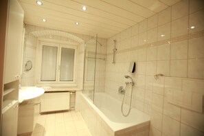 Hårføner, håndklær, såpe og sjampo
