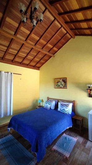 Basic Chalet | Desk, free WiFi - Canto dos Pássaros (Santo Antonio do Pinhal)