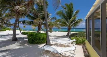 Cozy Beach Cottage at The Sea Lodges in Cayman Kai
