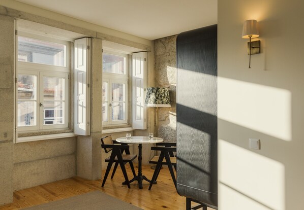 Dining - Apartamento Privado na Baixa do Porto com Vista Para Cidade! (Porto)