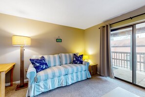 TV, DVD player, video library - Updated condo with seasonal pool, 2 blocks to the beach & Northside Park (Ocean City)