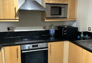 Fridge, microwave, oven, stovetop - Captivating 1-bed Apartment in London (London)
